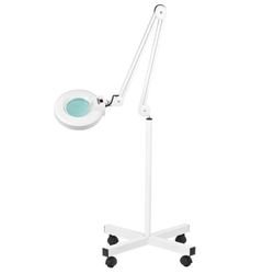 Kosmetická lampa se zvětšovací lupou na kolečkách